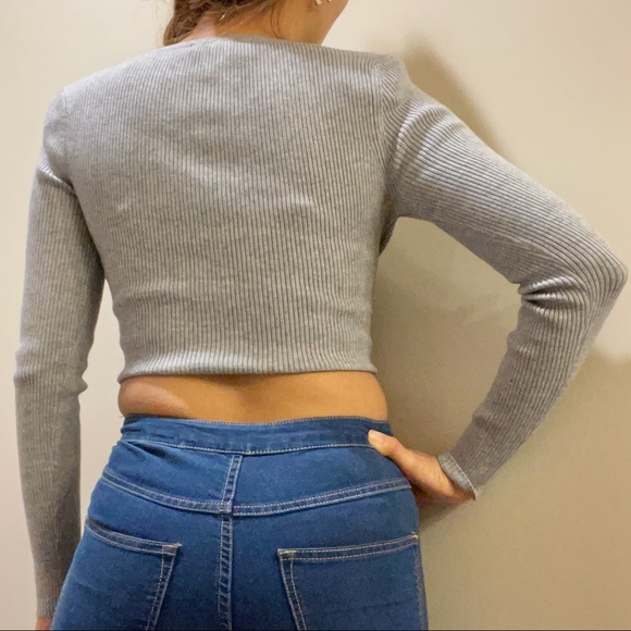 Forever 21 Gray ribbed Knit Long sleeve crop Twist Front Top w/ Shoulder Pads -S - Picture 2 of 8